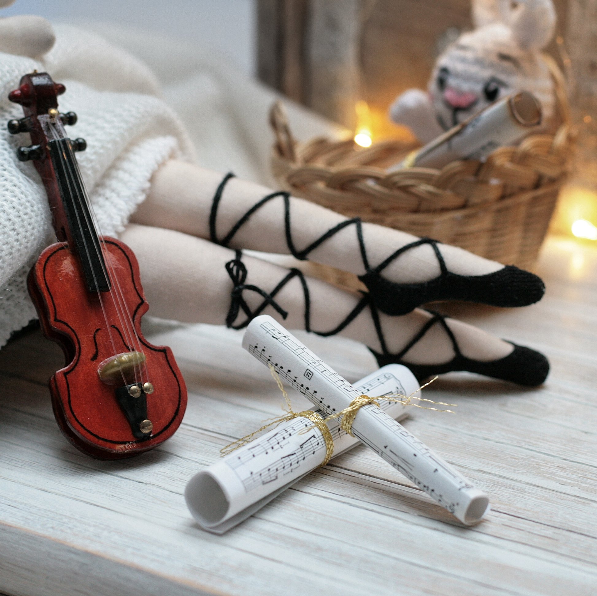 Eleonora ze skrzypcami i króliczkiem