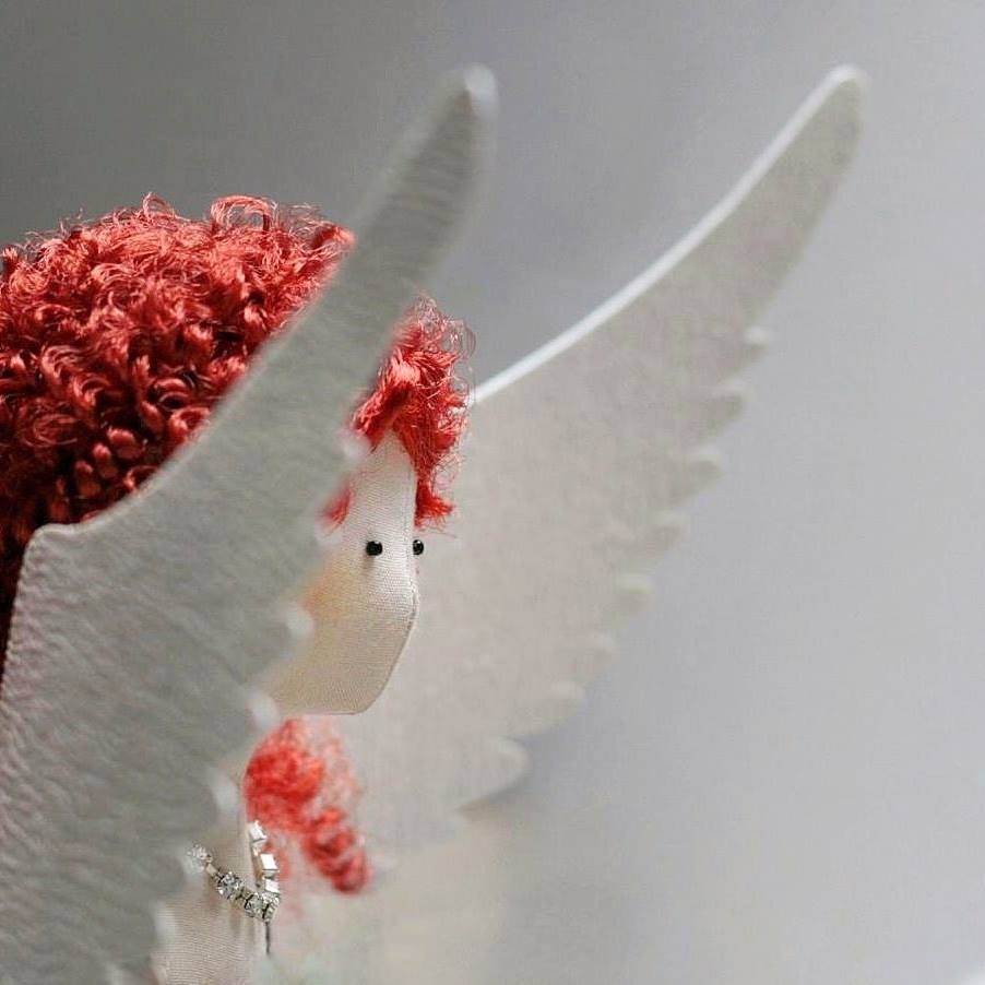 Profil rudowłosej Eleonory